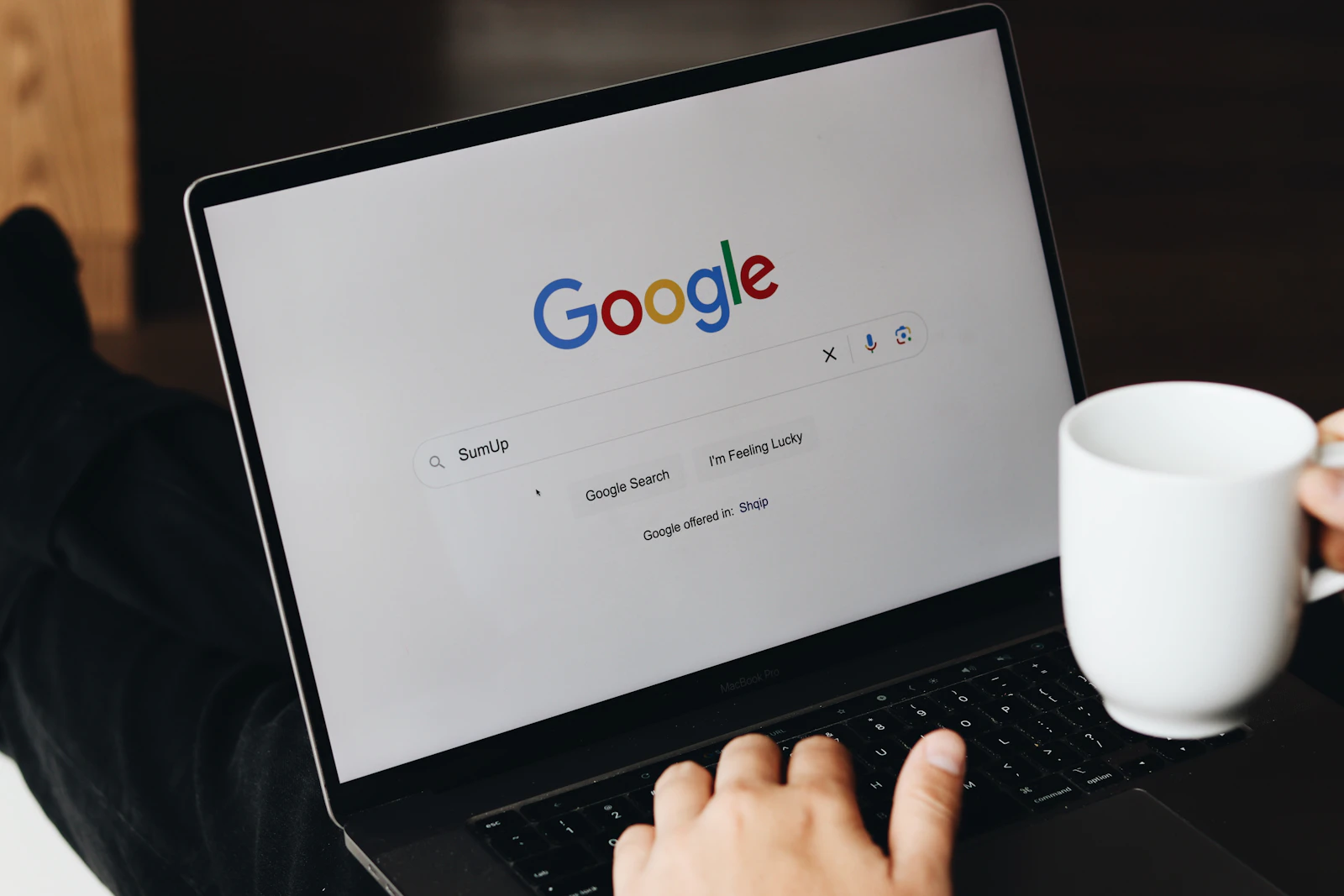 Google arama ekranı a&ccedil;ık diz&uuml;st&uuml; bilgisayar